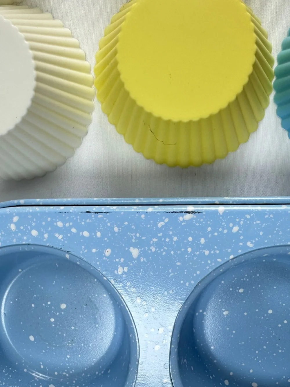 Speckled Blue Cupcake Pan  Removable Silicone Cups  Blue, Yellow, White 6 Cups